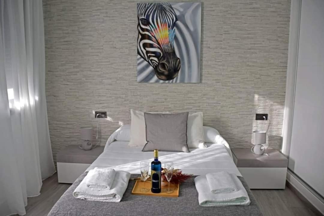 Alojamientos Lola, Suite Con Jacuzzi Benalup-Casas Viejas Exterior photo